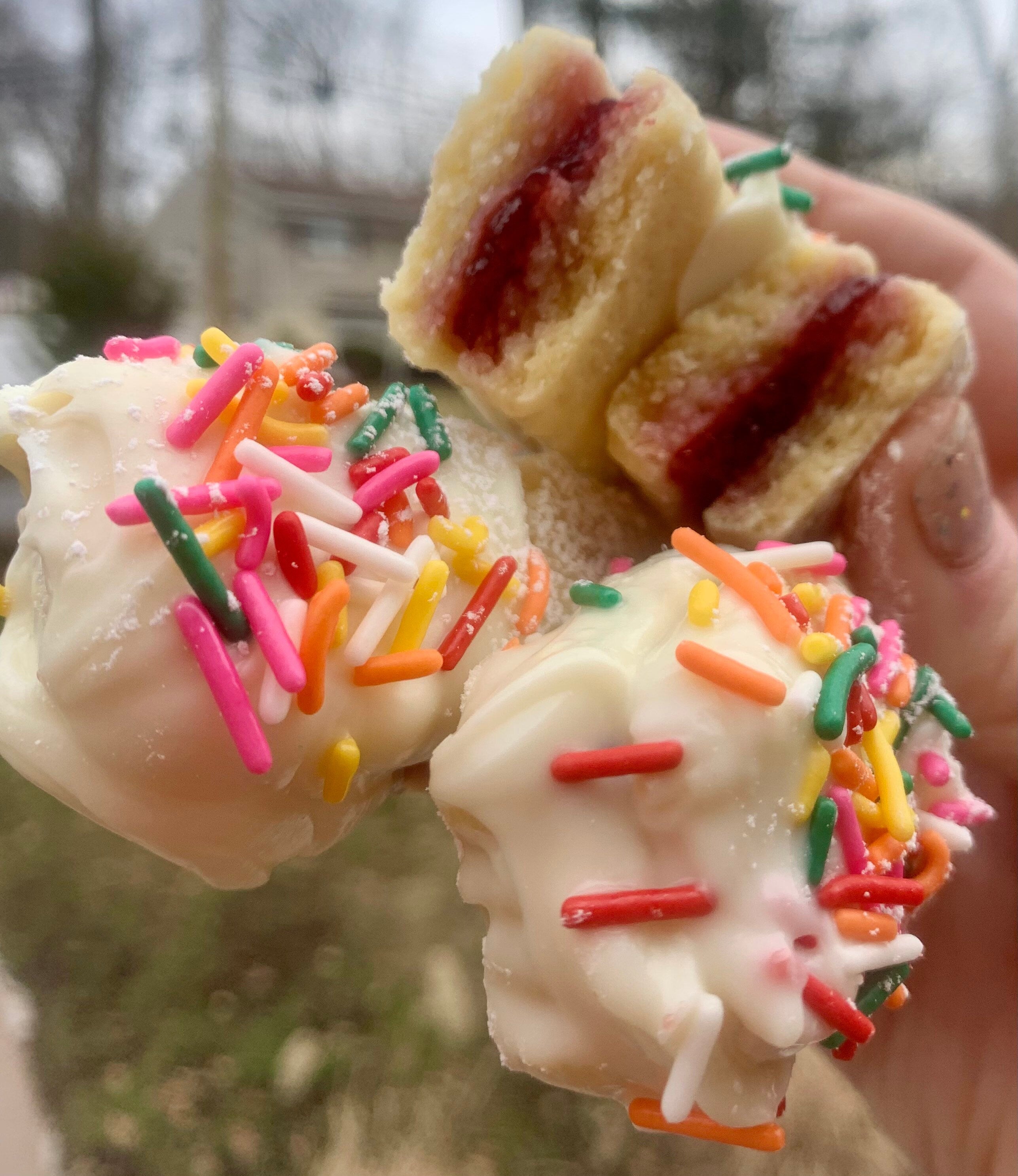 Italian jam Cookies with white chocolate